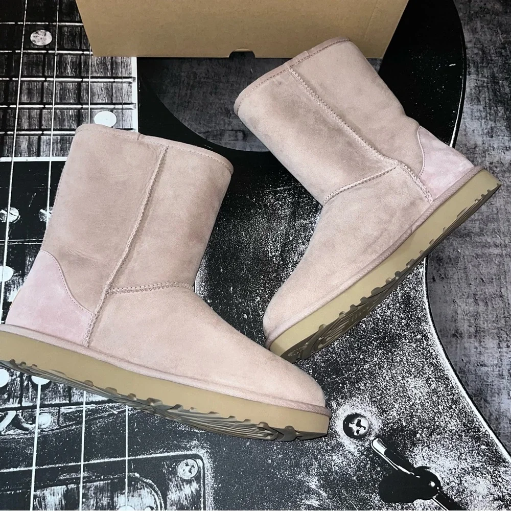 NIB UGG Classic Short II Boot